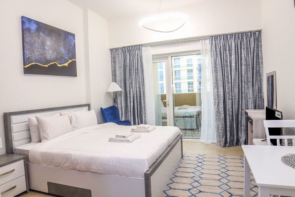 Дубай: Studio Apartment in Azizi Farishta