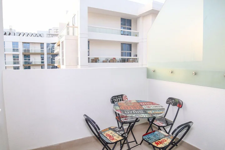 Дубай: Studio Apartment in Azizi Farishta