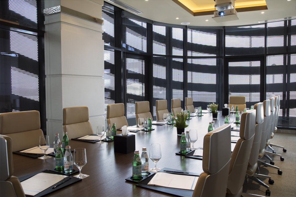Абу-Даби: Pearl Rotana Hotel Capital Centre