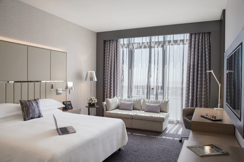 Абу-Даби: Pearl Rotana Hotel Capital Centre