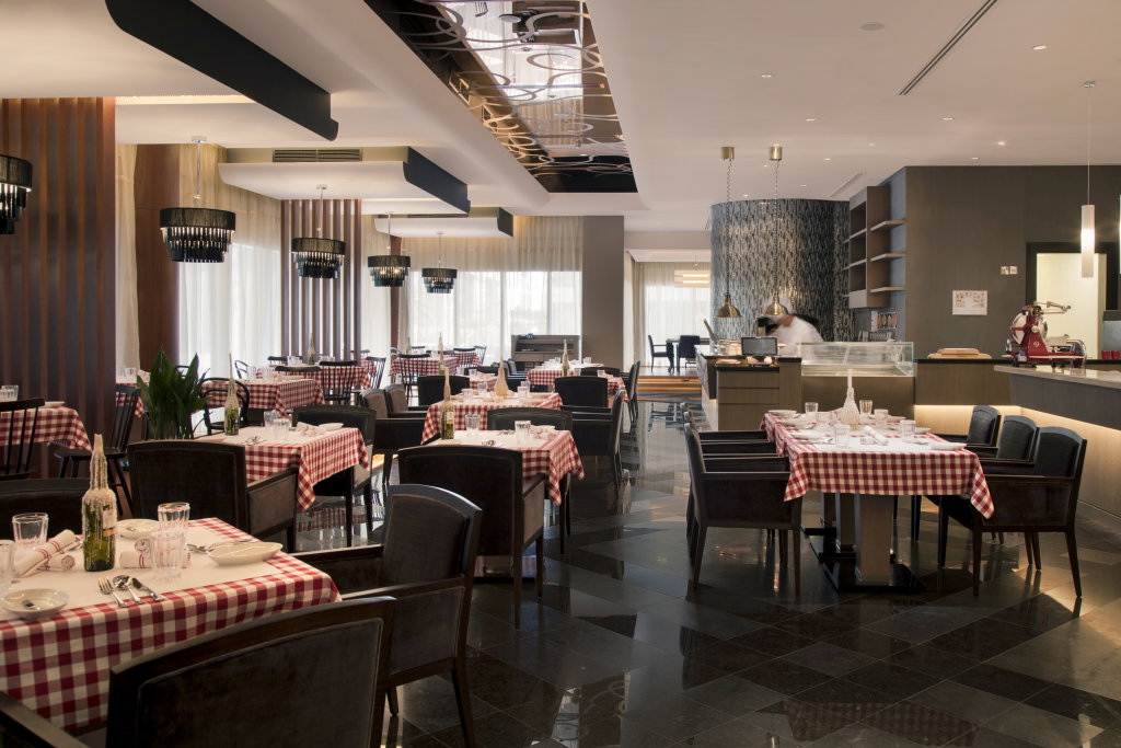 Абу-Даби: Pearl Rotana Hotel Capital Centre