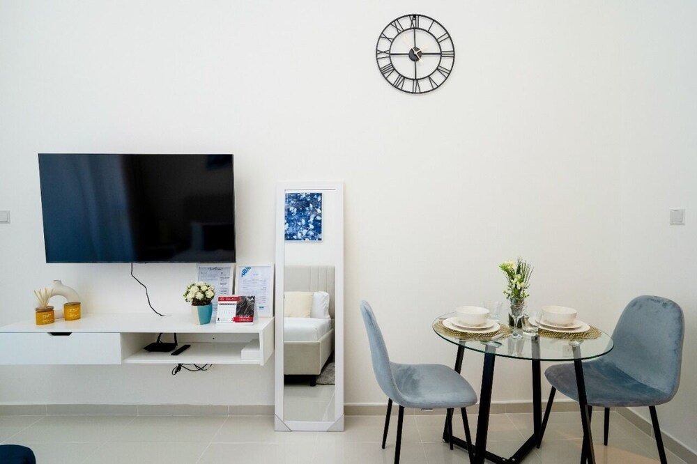 Дубай: Tanin - Studios at Damac Hills Carson Tower C