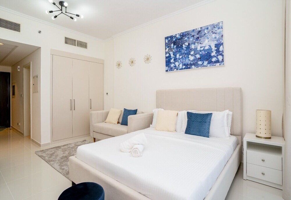 Дубай: Tanin - Studios at Damac Hills Carson Tower C