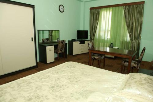 Муктедир: Deniz Guest House