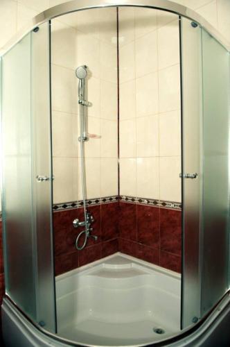 Муктедир: Deniz Guest House