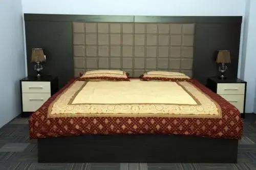 Муктедир: Deniz Guest House