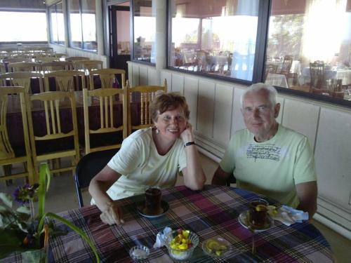 Муктедир: Deniz Guest House
