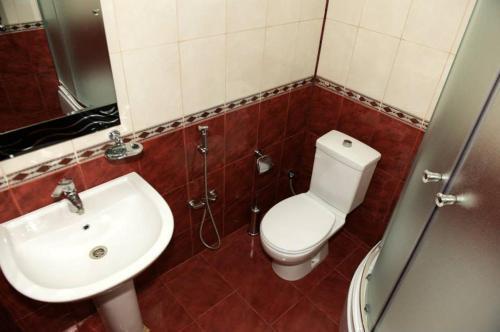 Муктедир: Deniz Guest House