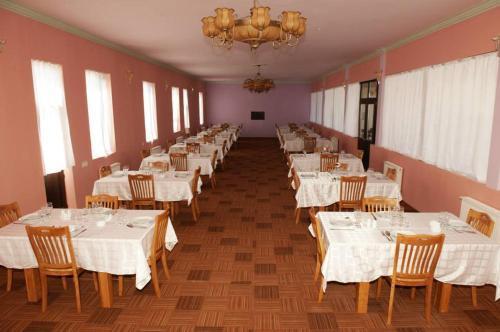 Муктедир: Deniz Guest House