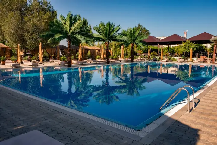 Отель Cross Resort — фото 1