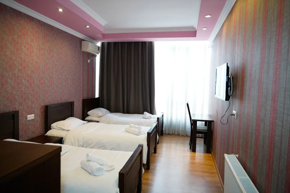 Кутаиси: Hotel Monopoli