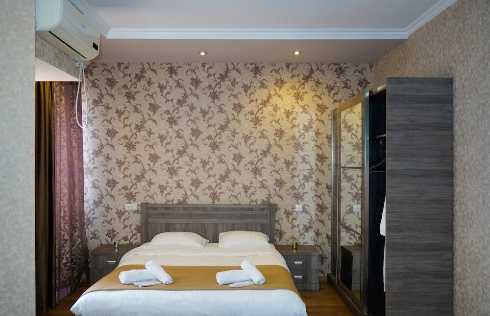 Кутаиси: Hotel Monopoli