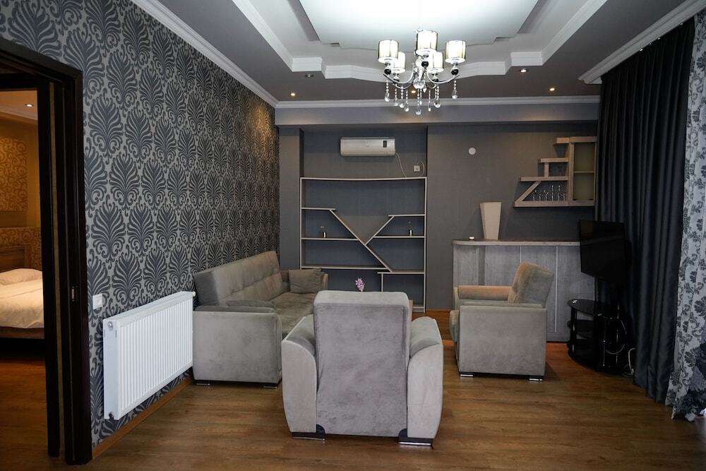 Кутаиси: Hotel Monopoli