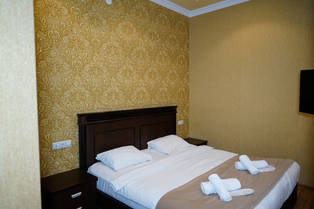 Кутаиси: Hotel Monopoli