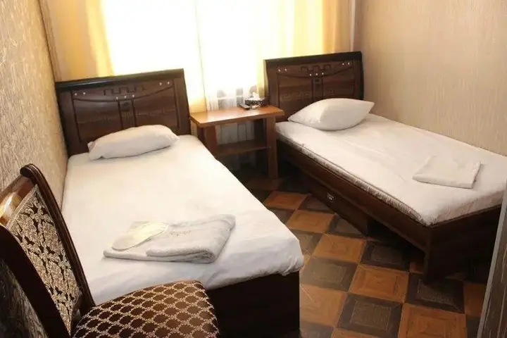 Варденис: Golden Hotel