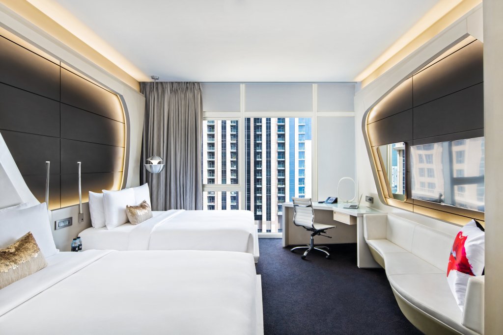 Дубай: Отель V Hotel Dubai Curio Collection by Hilton