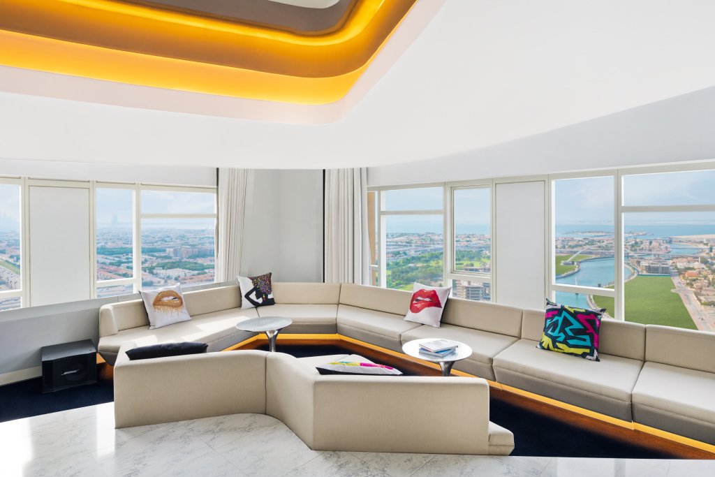 Дубай: Отель V Hotel Dubai Curio Collection by Hilton