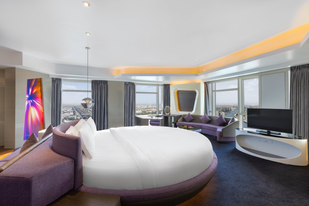 Дубай: Отель V Hotel Dubai Curio Collection by Hilton