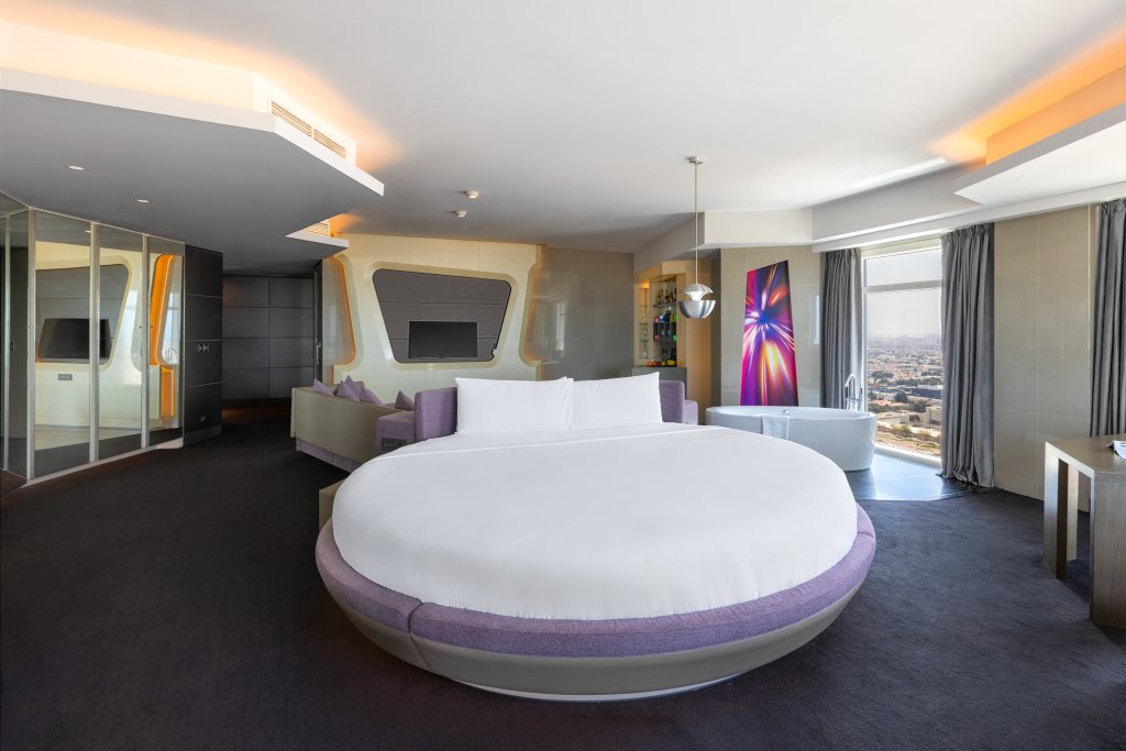 Дубай: Отель V Hotel Dubai Curio Collection by Hilton