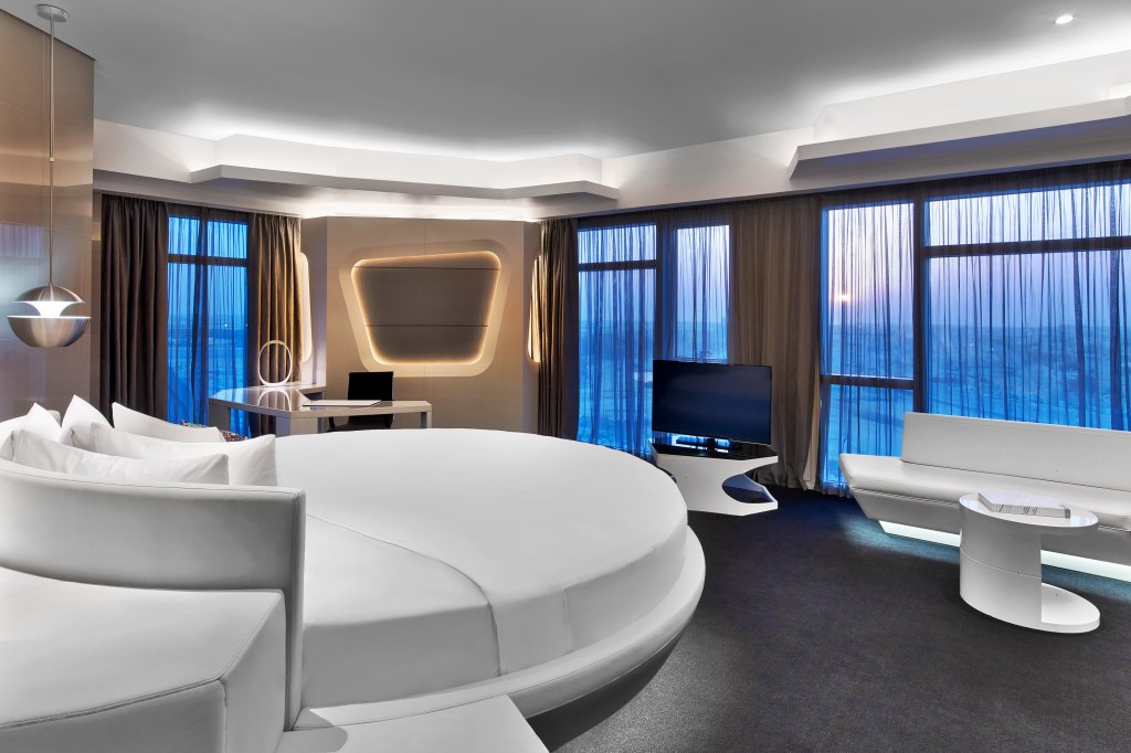 Дубай: Отель V Hotel Dubai Curio Collection by Hilton