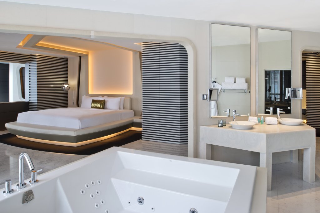 Дубай: Отель V Hotel Dubai Curio Collection by Hilton