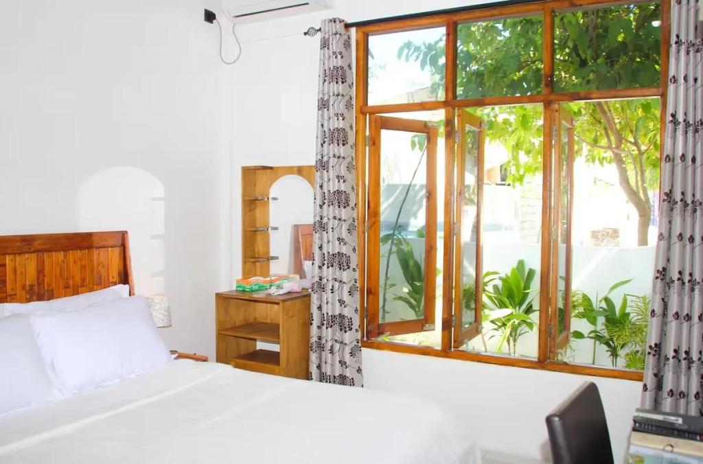 Гураиду (Атолл Каафу): Ithaa Beach Maldives 