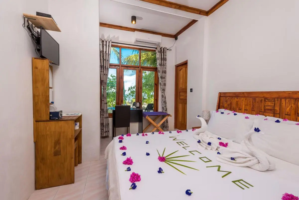 Гураиду (Атолл Каафу): Ithaa Beach Maldives 
