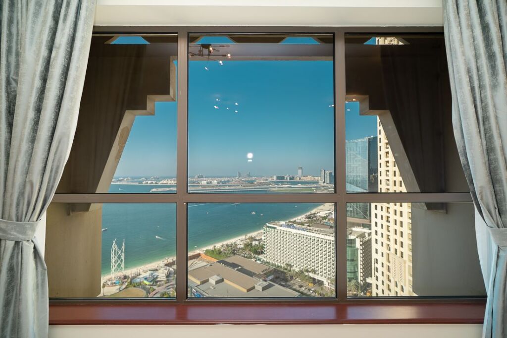Дубай: Fantastic sea views apartment