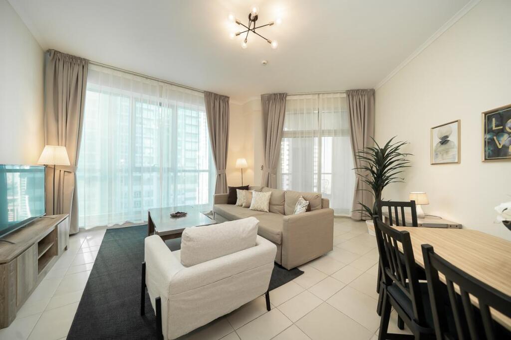 Дубай: Fantastic 2BR on High floor and excellent views