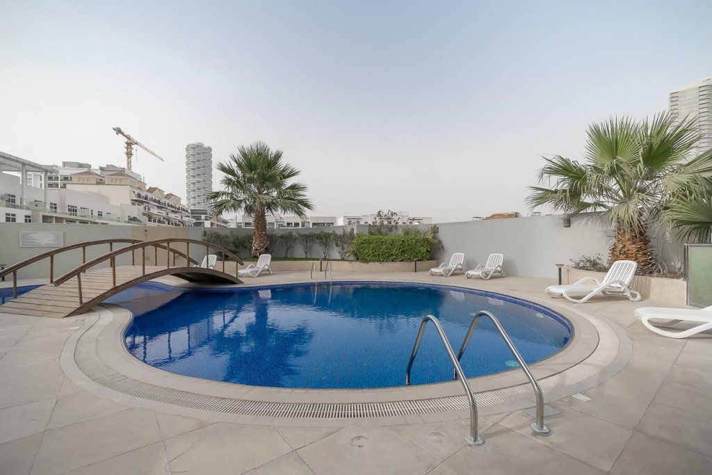 Дубай: Glamorous flat with swimming pool in Oudah Tower