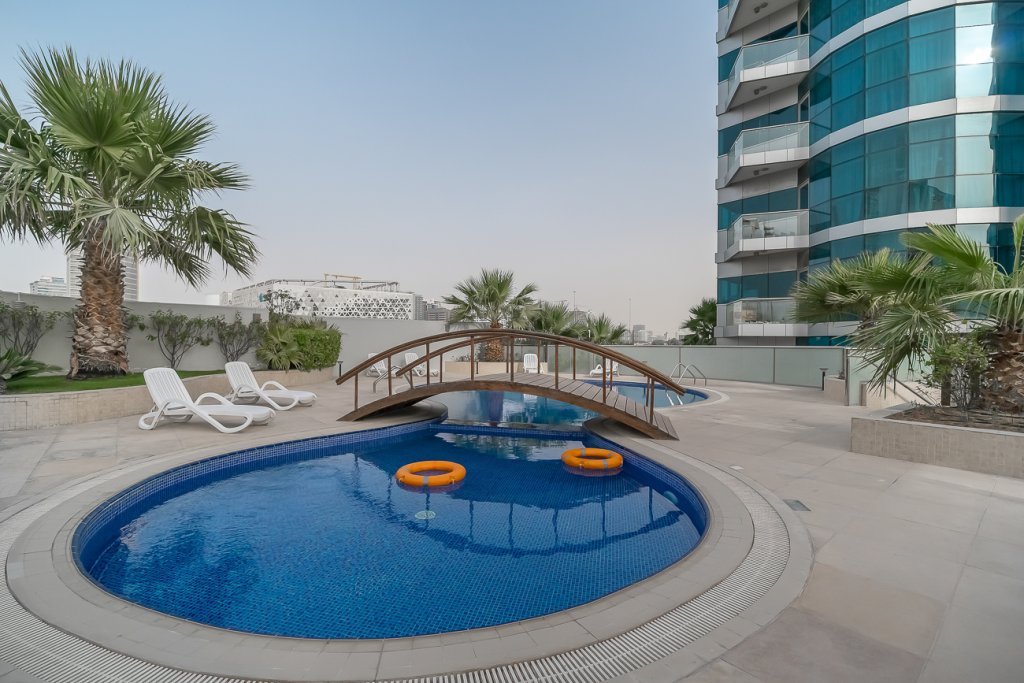 Дубай: Glamorous flat with swimming pool in Oudah Tower