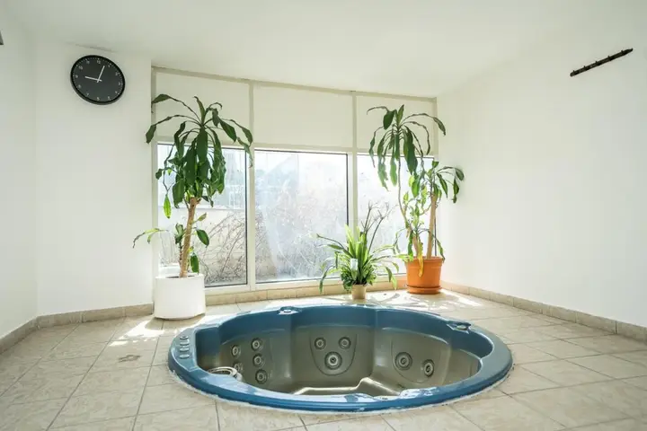 Beautiful apt. with city views in Lakeshore Tower — фото 2