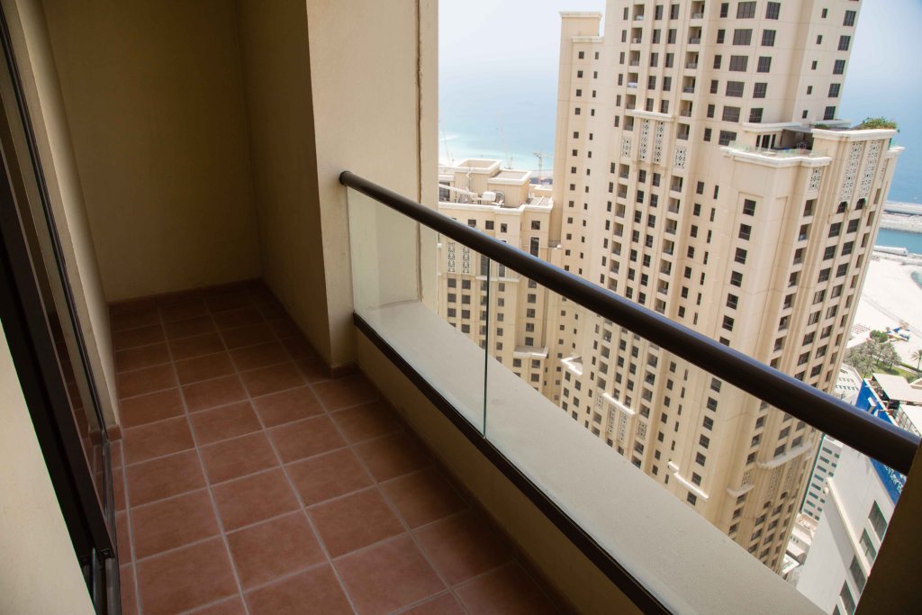 Дубай: Beach Apartment with Amazing Sea Views