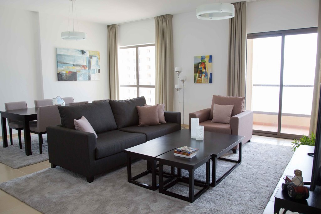 Дубай: Beach Apartment with Amazing Sea Views