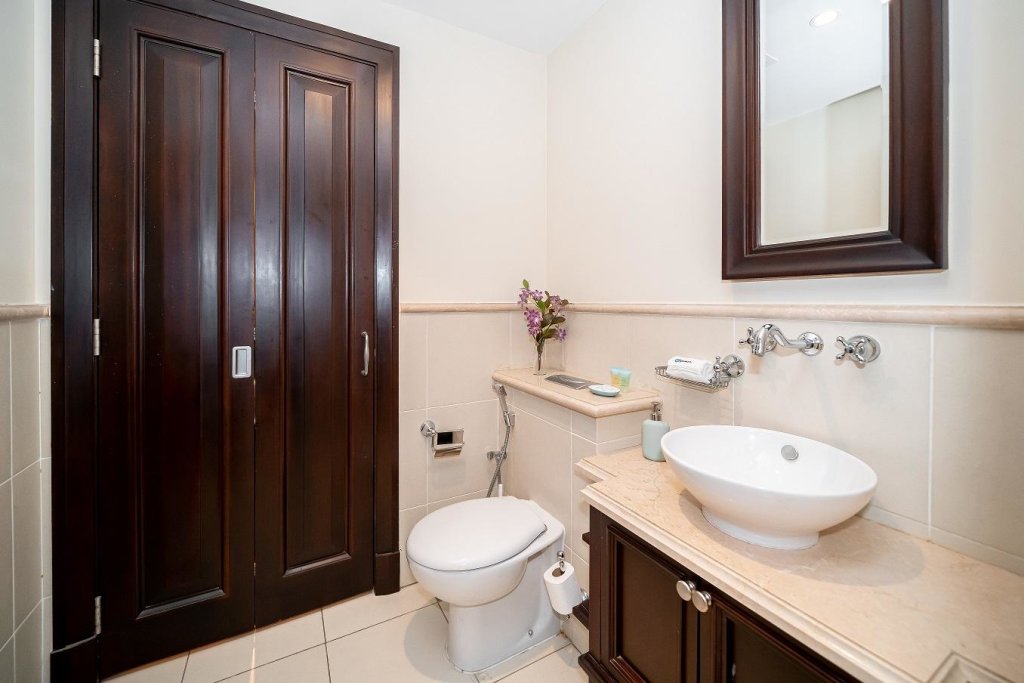 Дубай: Amazing 2 Bedroom Apartment in Old Town