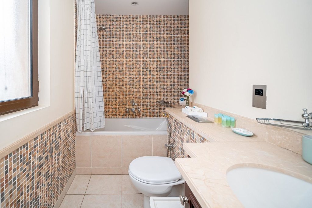 Дубай: Amazing 2 Bedroom Apartment in Old Town