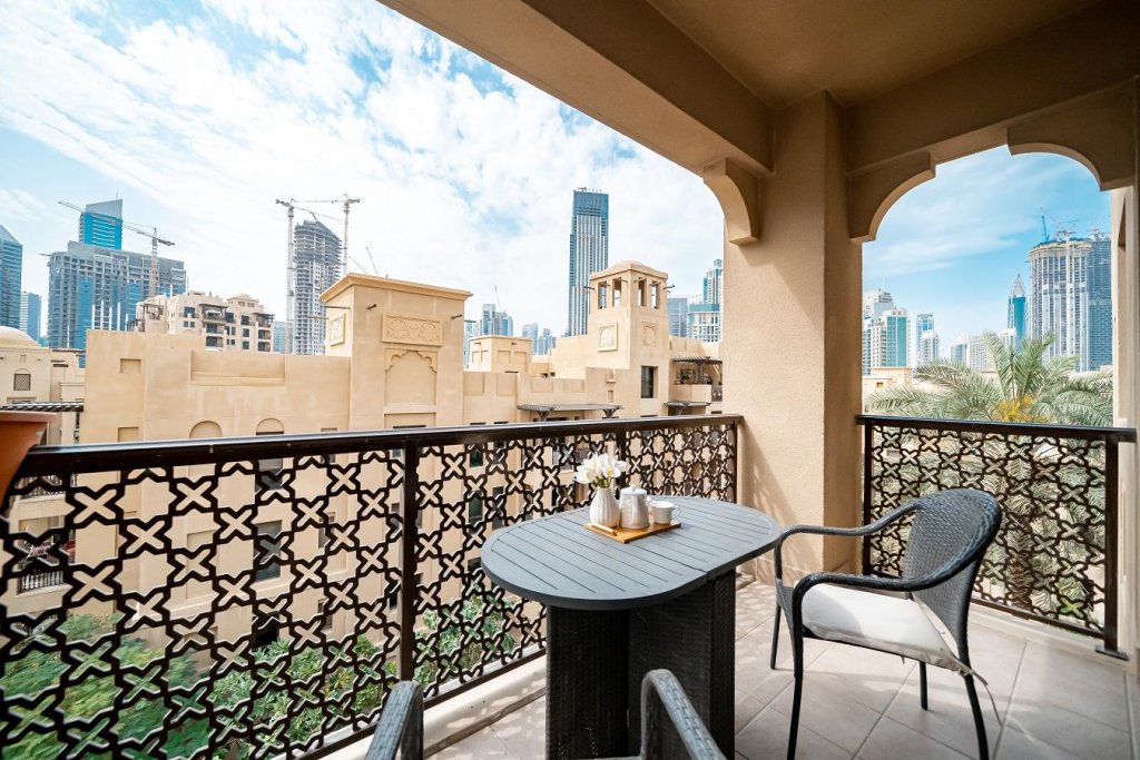 Дубай: Amazing 2 Bedroom Apartment in Old Town