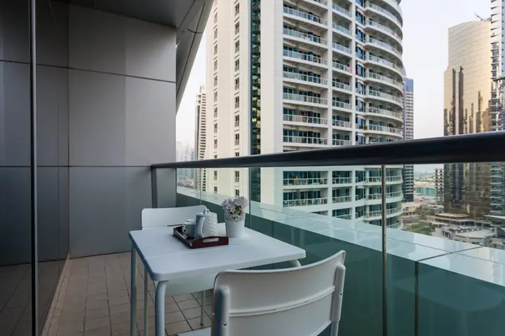 Modern and Spacious Studio in JLT Ideal For Two! — фото 3