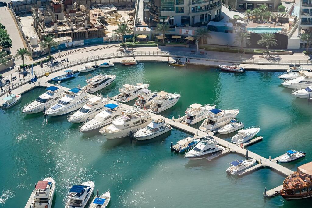 Дубай: Amazing 1BR apartment with waterfront views!