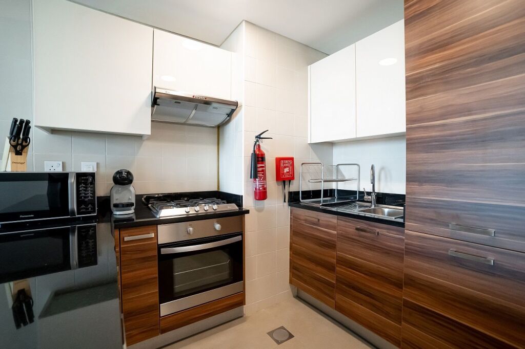 Дубай: Amazing 1BR apartment with waterfront views!