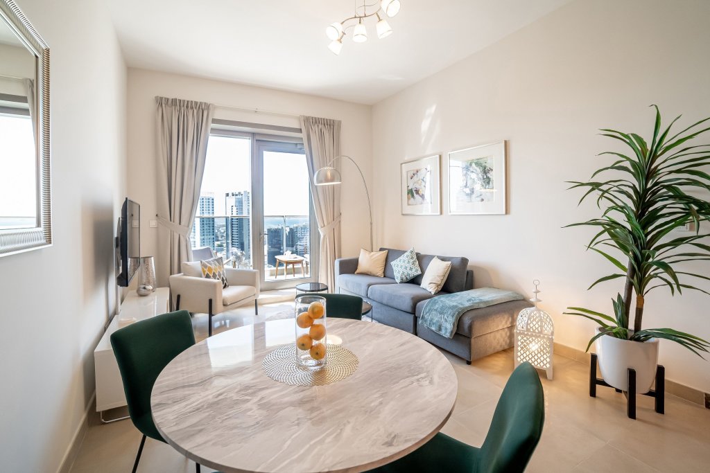 Дубай: Amazing 1BR apartment with waterfront views!