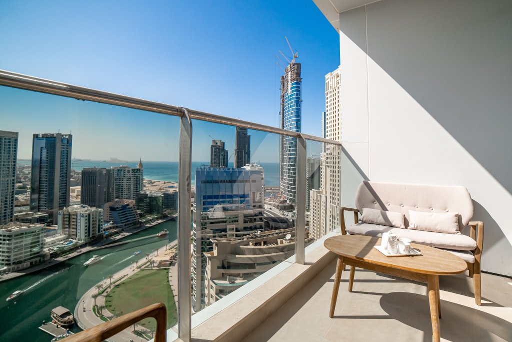 Дубай: Amazing 1BR apartment with waterfront views!