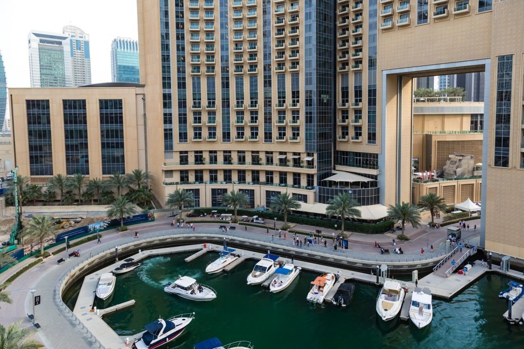 Дубай: Water views from deluxe apartment in Dubai Marina