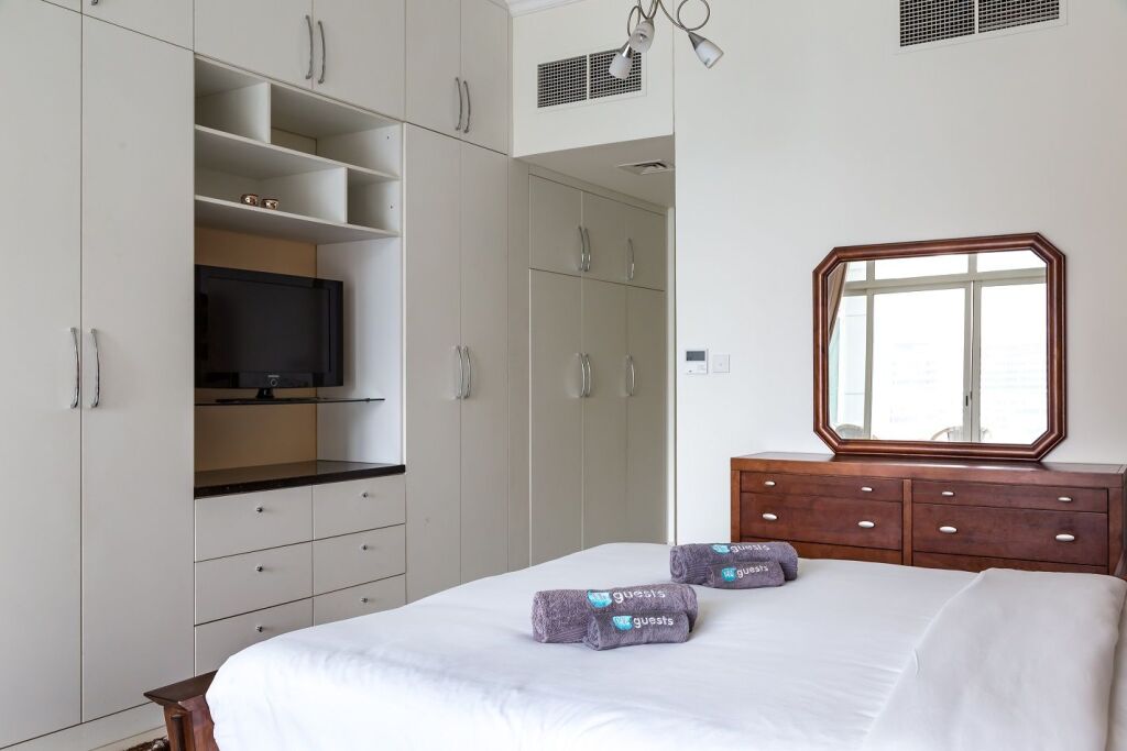 Дубай: Water views from deluxe apartment in Dubai Marina