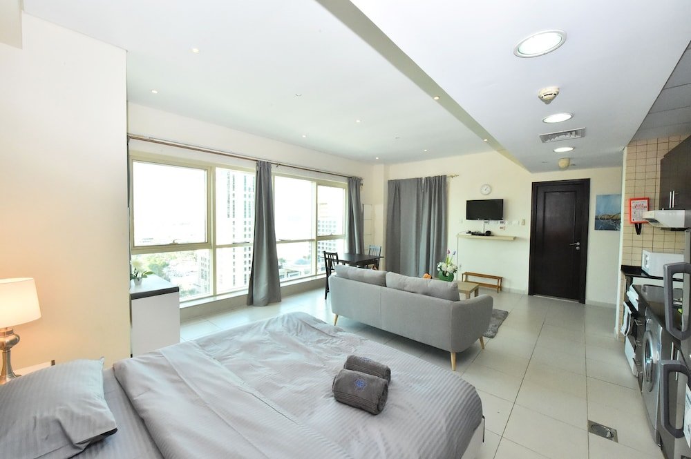 Дубай: Signature Holiday Homes- Zumurud Tower Studio Apartment, Dubai Marina