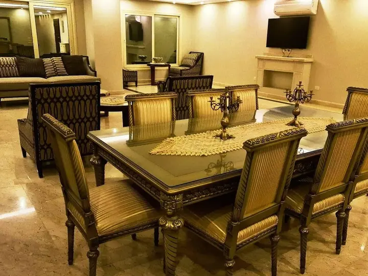 Гиза: Spacious Executive Luxury Apartment With Balcony