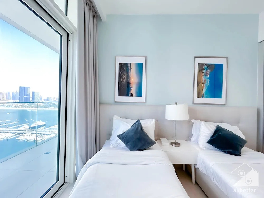 Дубай: Luxurious Beach front Apt with balcony Dubai Marina