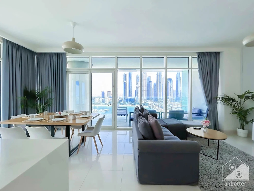 Дубай: Luxurious Beach front Apt with balcony Dubai Marina
