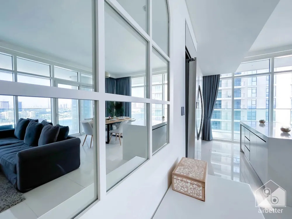 Дубай: Luxurious Beach front Apt with balcony Dubai Marina