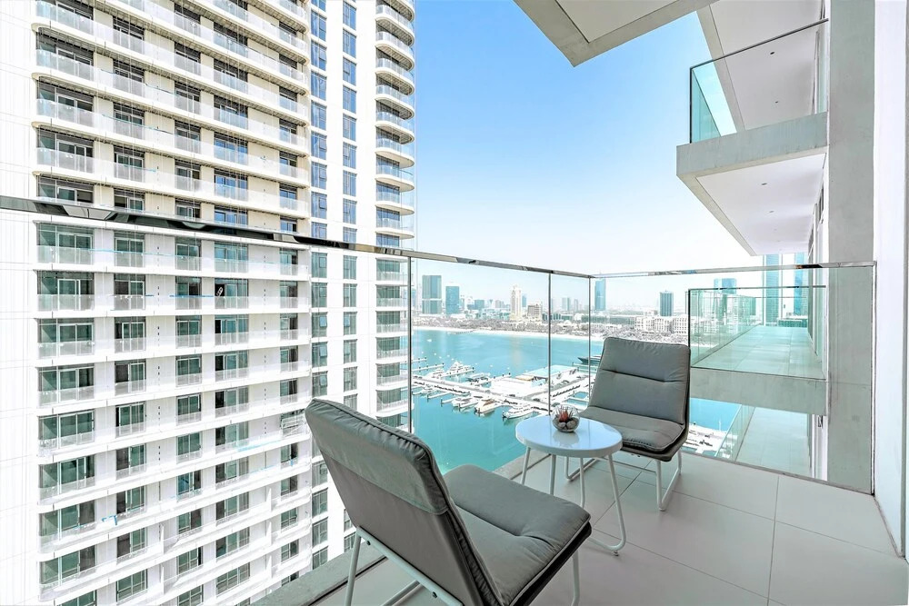 Дубай: Luxurious Beach front Apt with balcony Dubai Marina